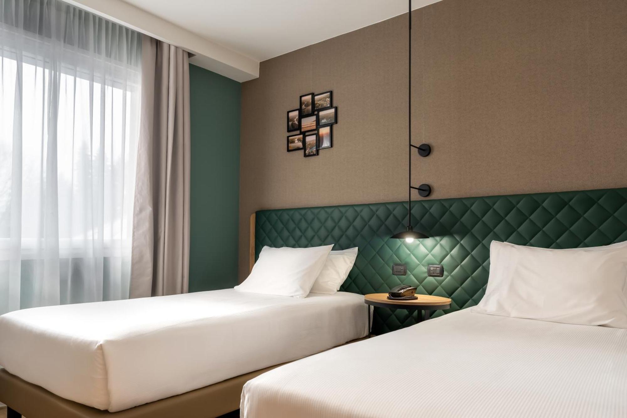 SHG Grand Hotel Milano Malpensa Somma Lombardo Exterior foto
