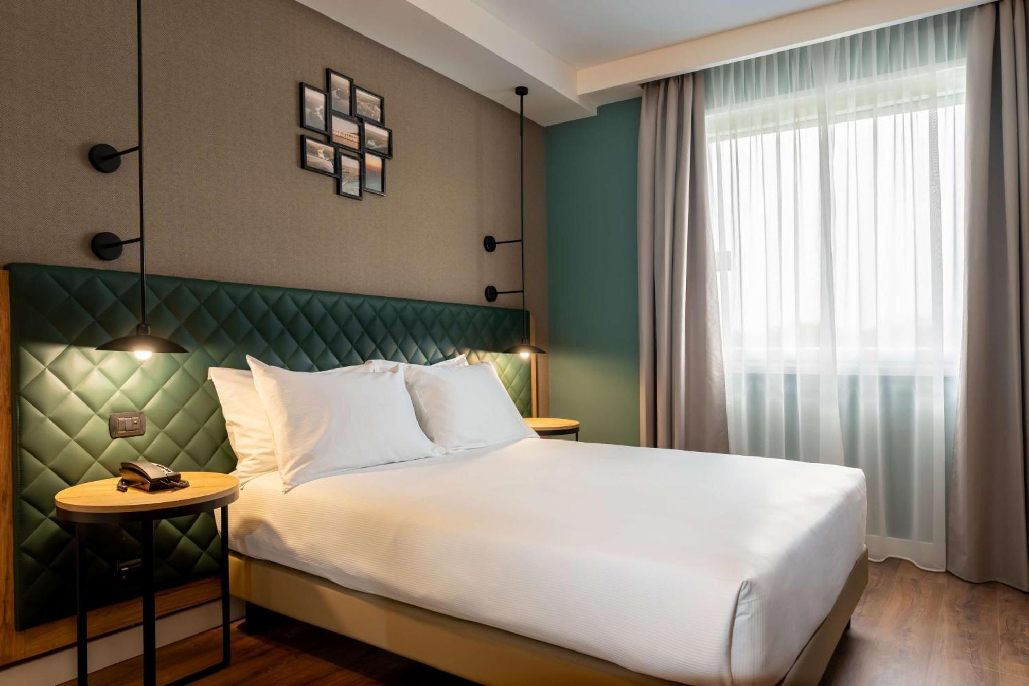 SHG Grand Hotel Milano Malpensa Somma Lombardo Exterior foto